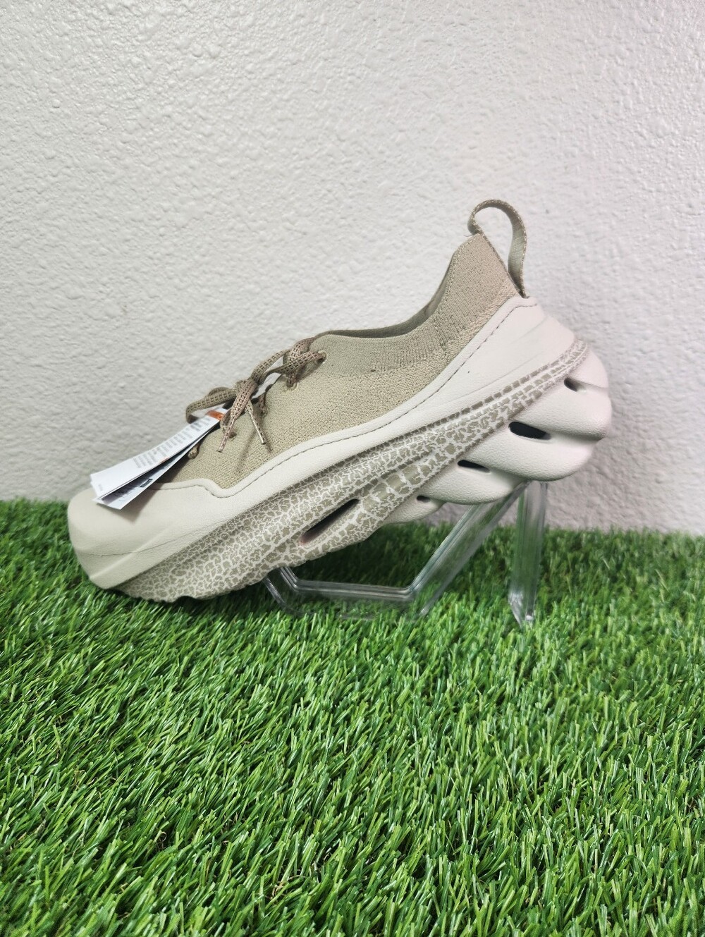 Crocs Echo Surge Crackle knit lace up athletic shoes burk beige size 13